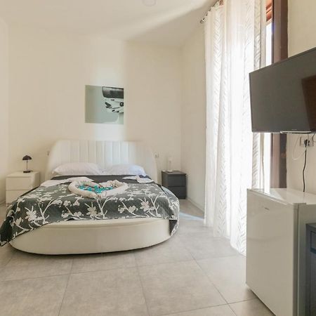 Madison Bed & Breakfast เนเปิลส์ ภายนอก รูปภาพ