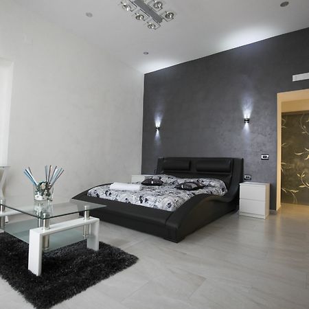 Madison Bed & Breakfast เนเปิลส์ ภายนอก รูปภาพ