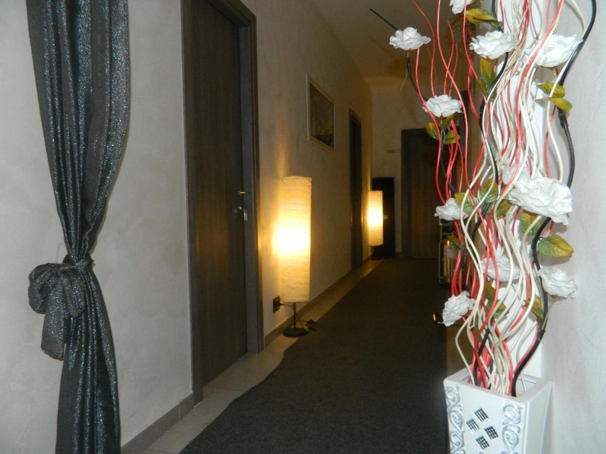 Madison Bed & Breakfast เนเปิลส์ ภายนอก รูปภาพ