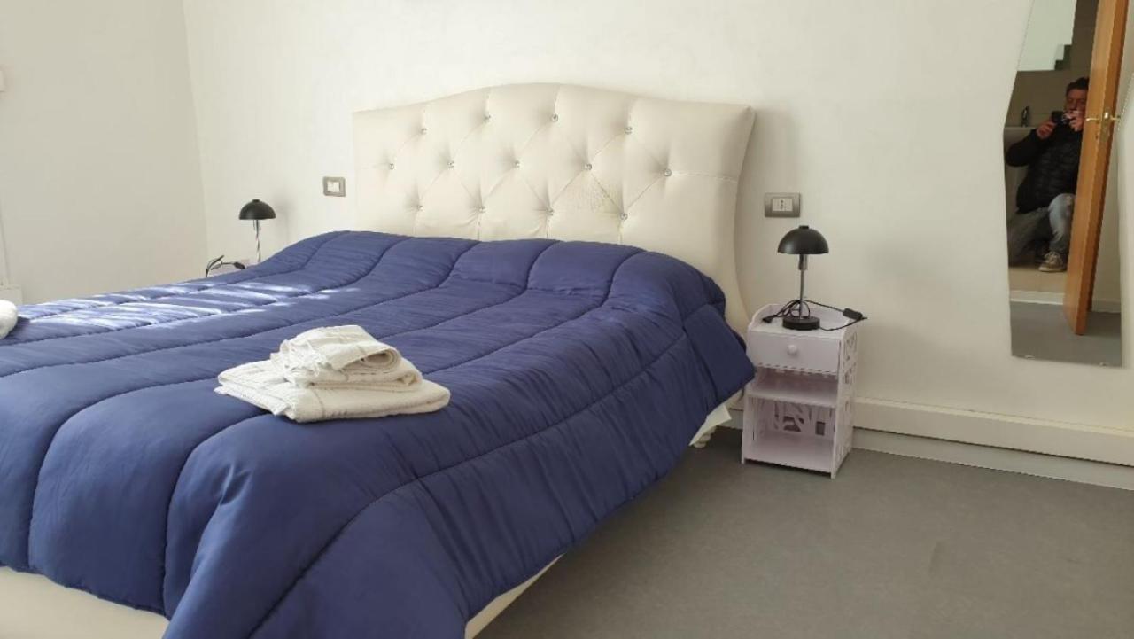 Madison Bed & Breakfast เนเปิลส์ ภายนอก รูปภาพ