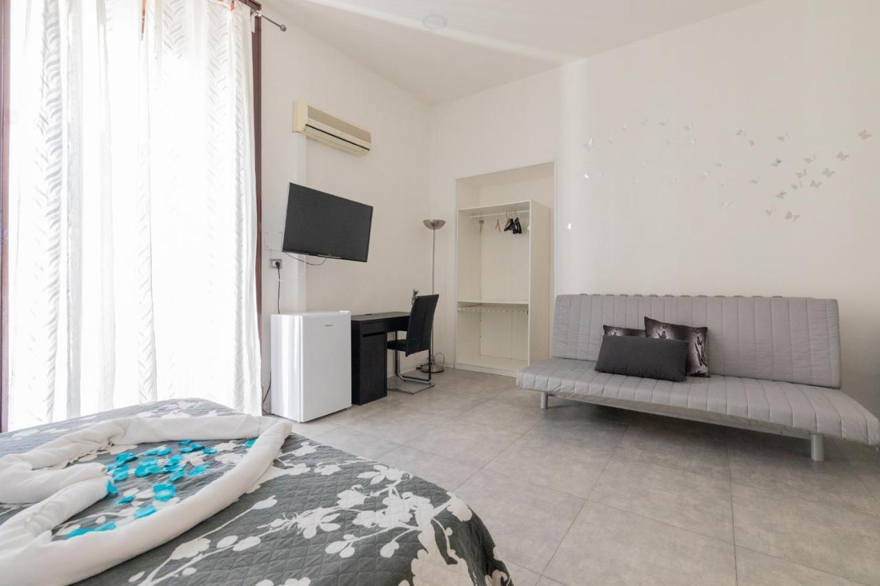 Madison Bed & Breakfast เนเปิลส์ ภายนอก รูปภาพ