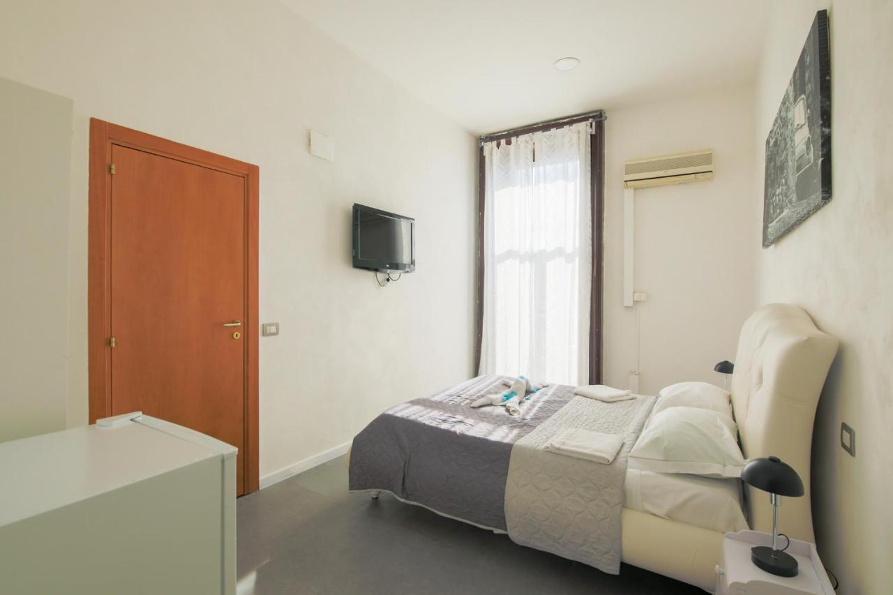Madison Bed & Breakfast เนเปิลส์ ภายนอก รูปภาพ