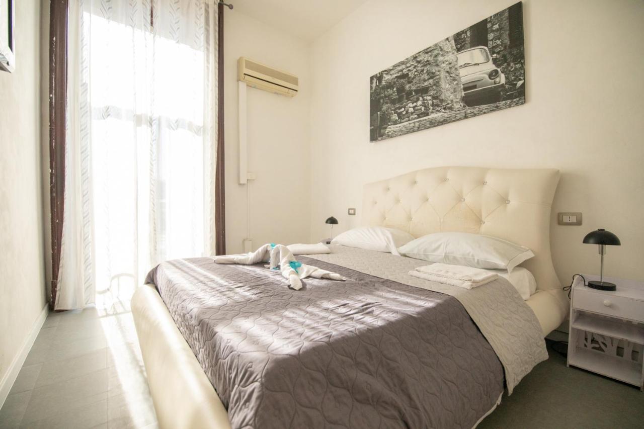 Madison Bed & Breakfast เนเปิลส์ ภายนอก รูปภาพ