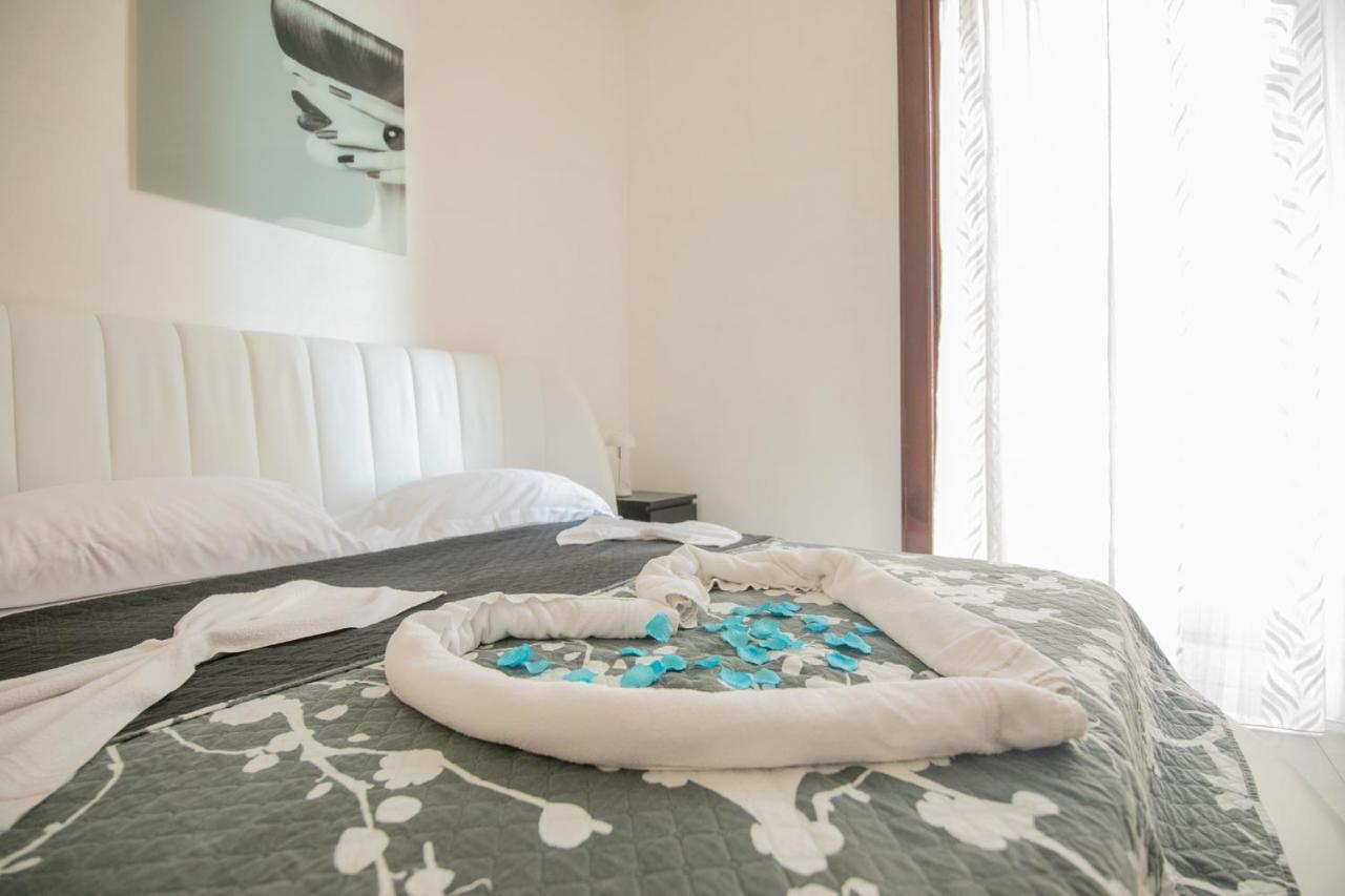 Madison Bed & Breakfast เนเปิลส์ ภายนอก รูปภาพ