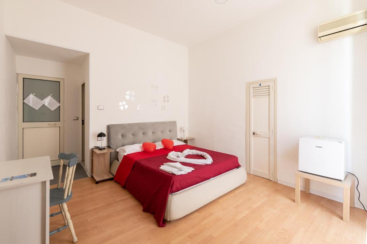 Madison Bed & Breakfast เนเปิลส์ ภายนอก รูปภาพ