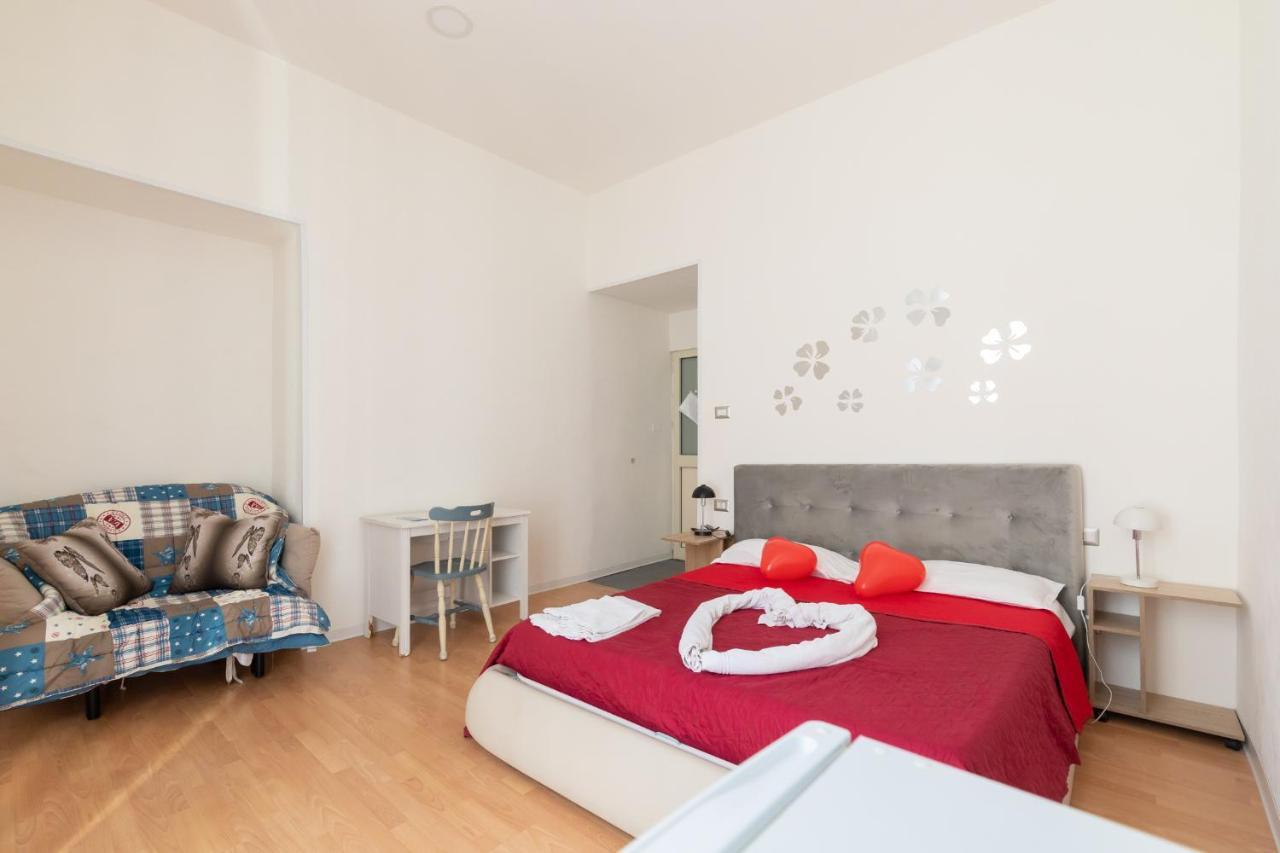 Madison Bed & Breakfast เนเปิลส์ ภายนอก รูปภาพ